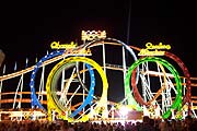 Olympia Looping bei Nacht auf dem Oktoberfest (©Foto: Martin Schmitz)